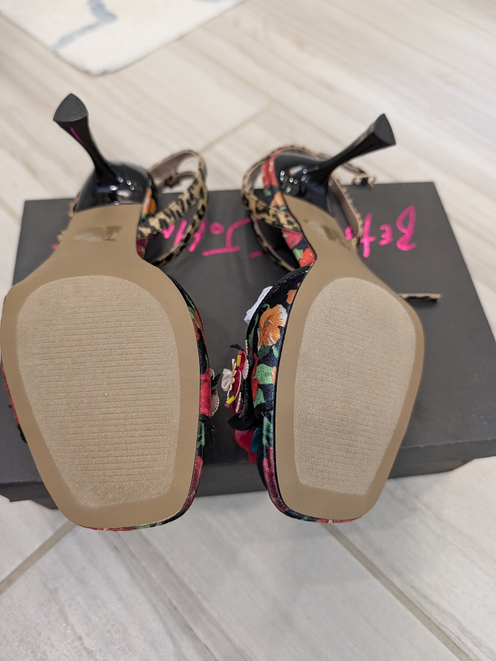 Betsey Johnson Fergie Black Rose Multi Ankle-Strap Sandals - Red Floral. 8.5 NWT - Picture 5 of 5